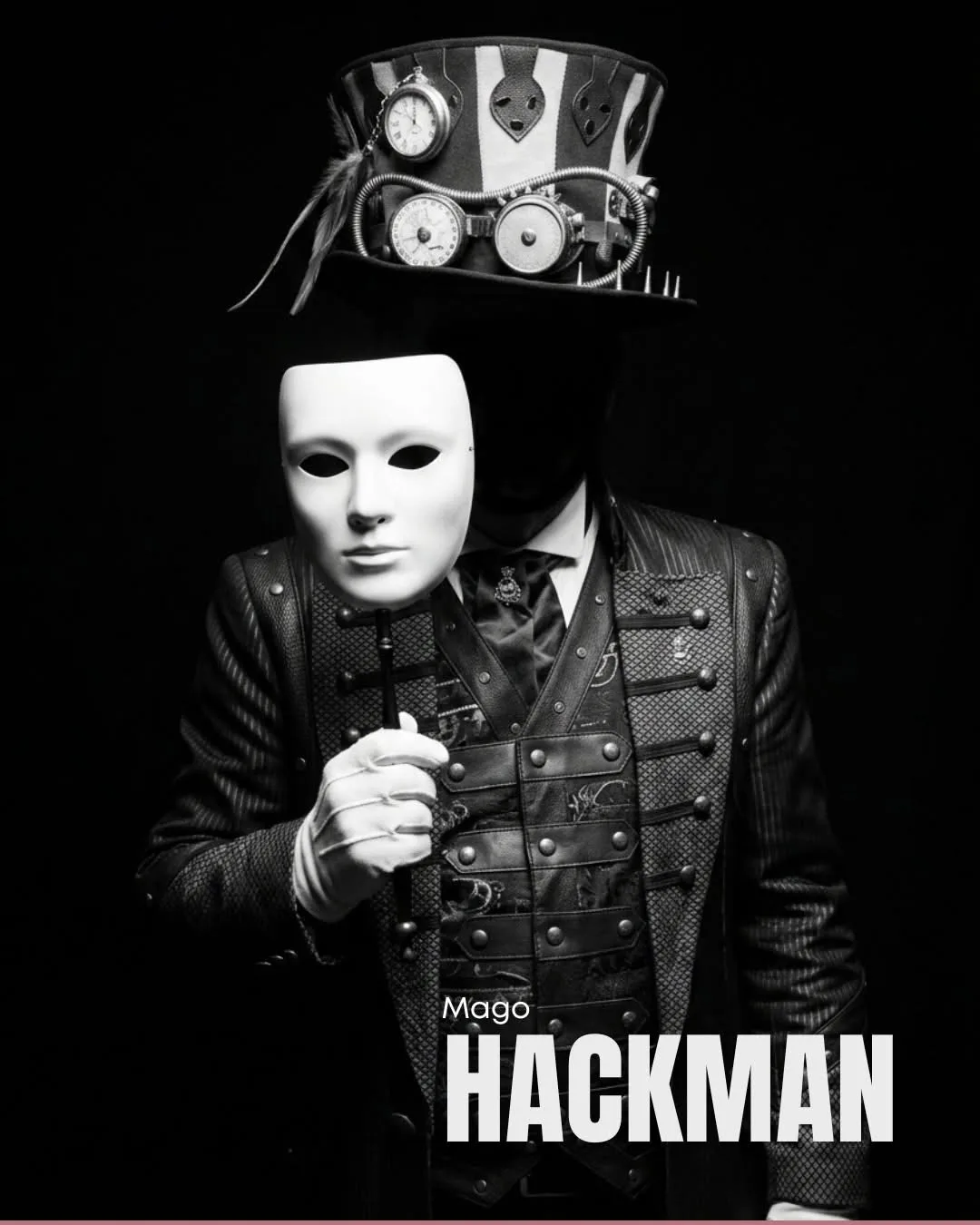 Mago Hackman con máscara teatral